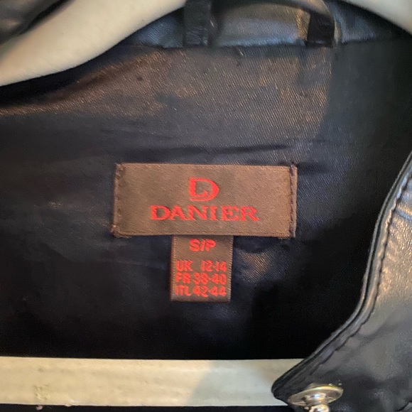 Danier black leather coat size small - Picture 6 of 6